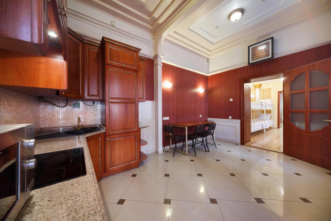 Hostel Suputnyk Lviv Dış mekan fotoğraf